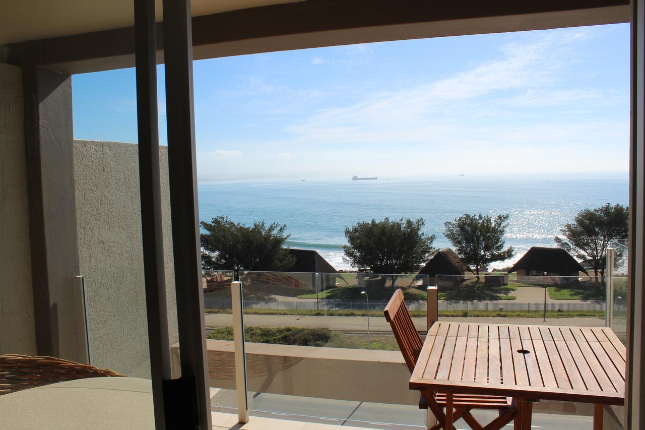 Seafront Apartment In Мозел Бей Екстериор снимка