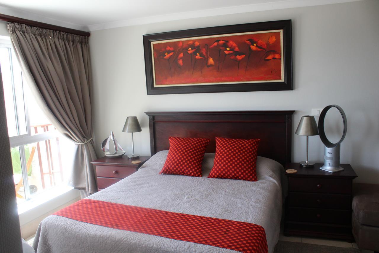 Seafront Apartment In Мозел Бей Екстериор снимка